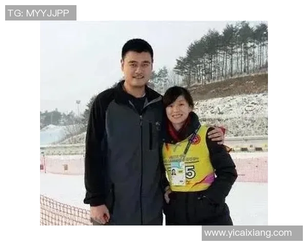 姚明妻子眼神中的温柔与坚定展现出无与伦比的爱情与支持